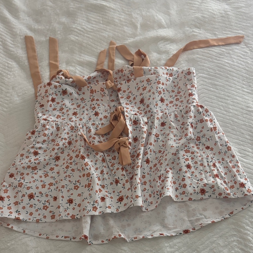 Chic White Floral Sleeveless Blouse